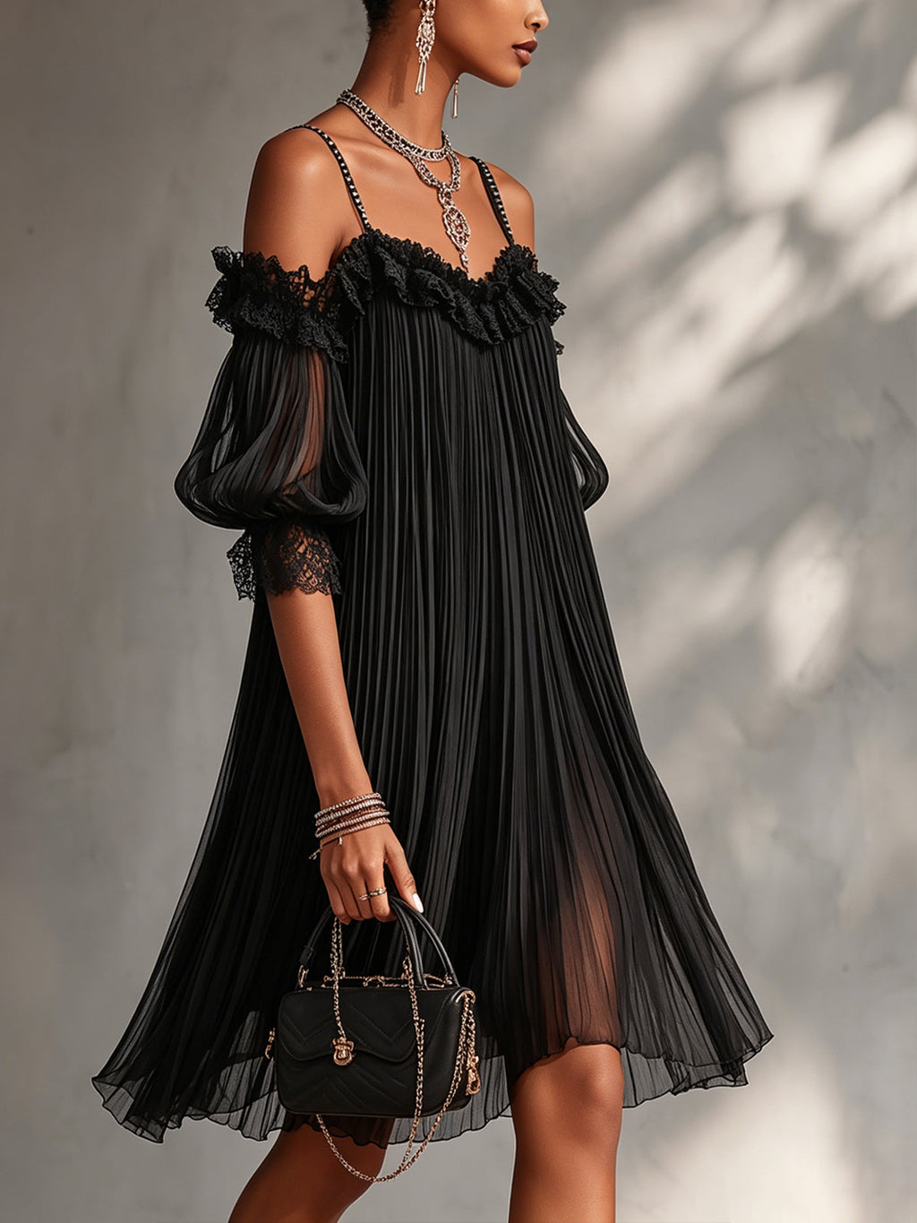 Vittoria · Mini Vestido Negro Hombros Descubiertos con Encaje