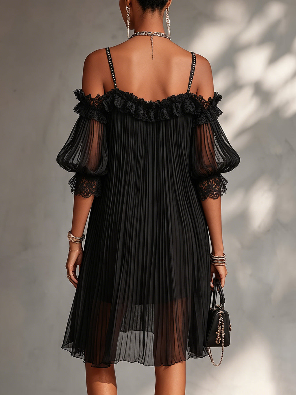 Vittoria · Mini Vestido Negro Hombros Descubiertos con Encaje