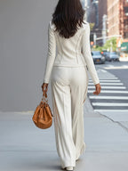 Conjunto de pantalones de pierna ancha con cuello alto y cremallera blanco