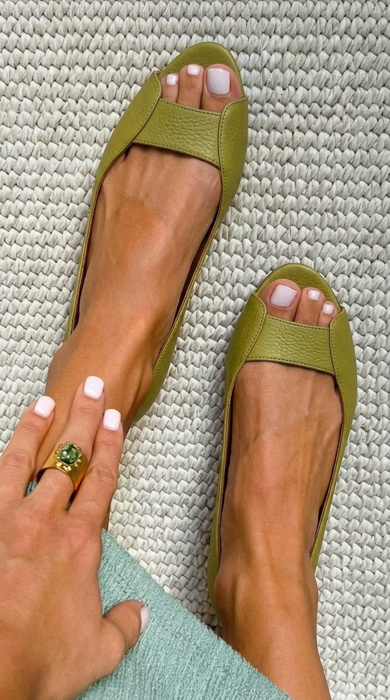 Adelina · Sandalias Doradas Confort Chic