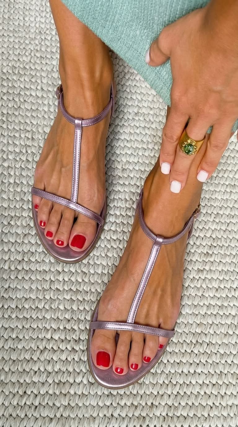 Bianca · Sandalias Doradas de Verano