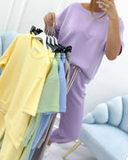 Conjunto de dos piezas para mujer con top liso y pantalón fluido