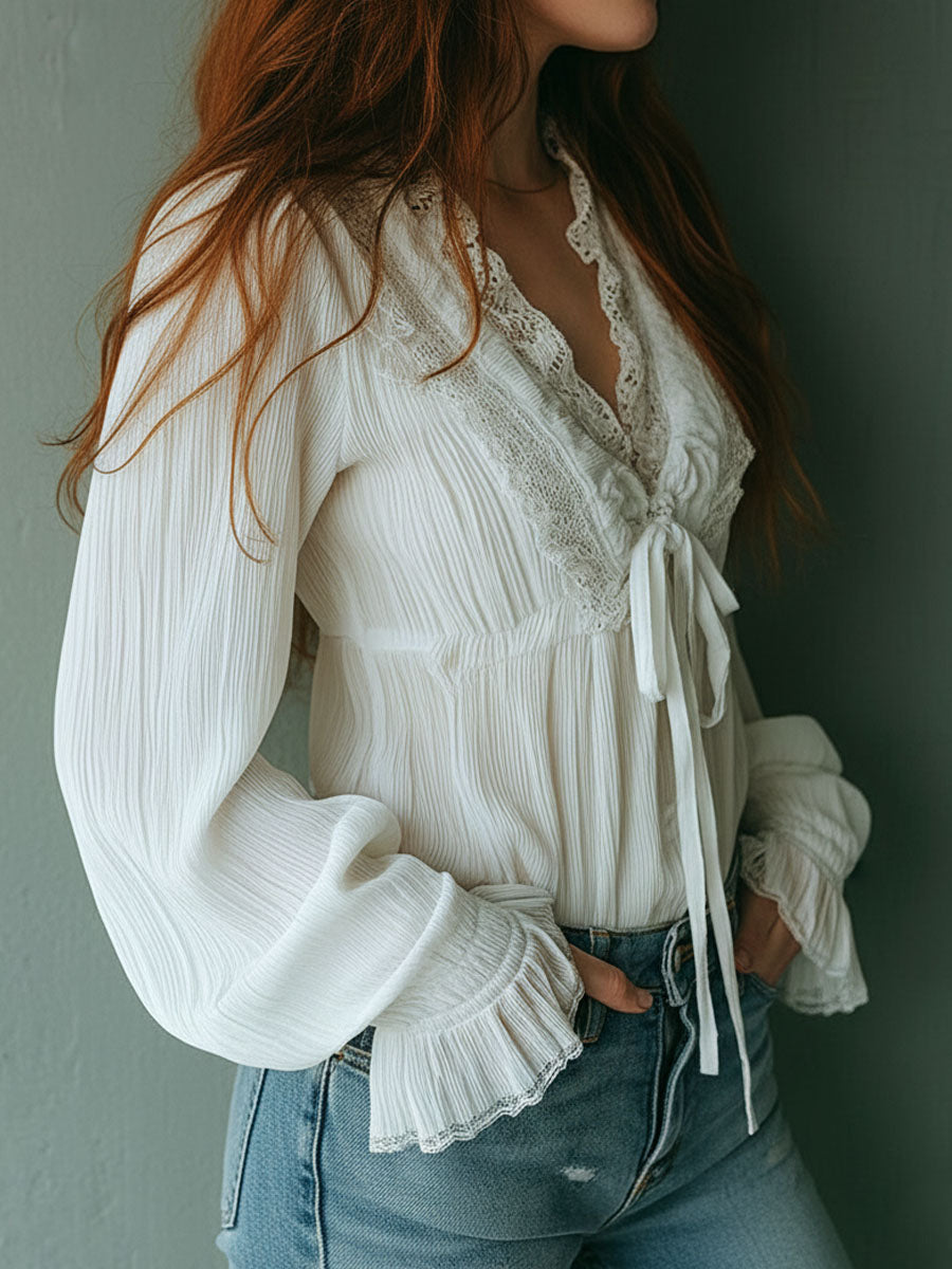 Aitana · Blusa Boho Blanca con Encaje y Volantes