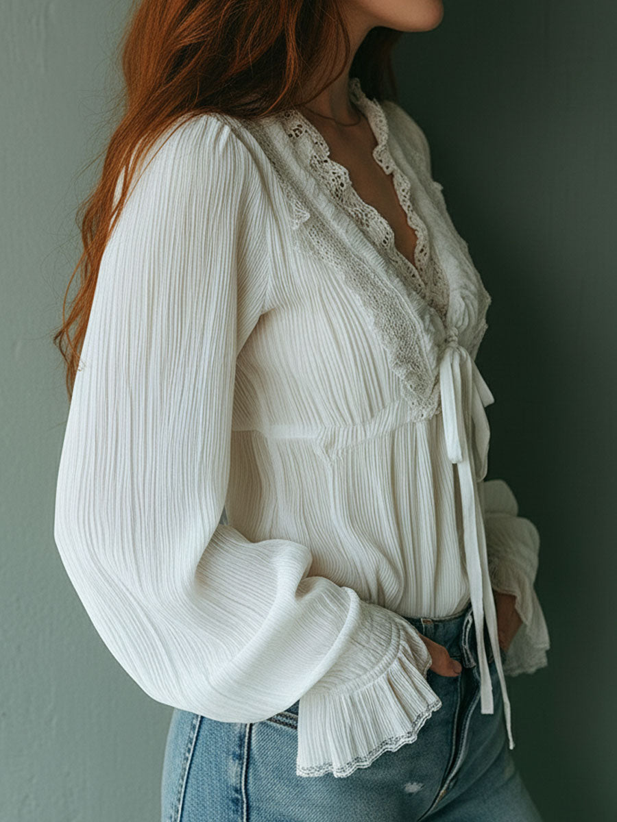 Aitana · Blusa Boho Blanca con Encaje y Volantes