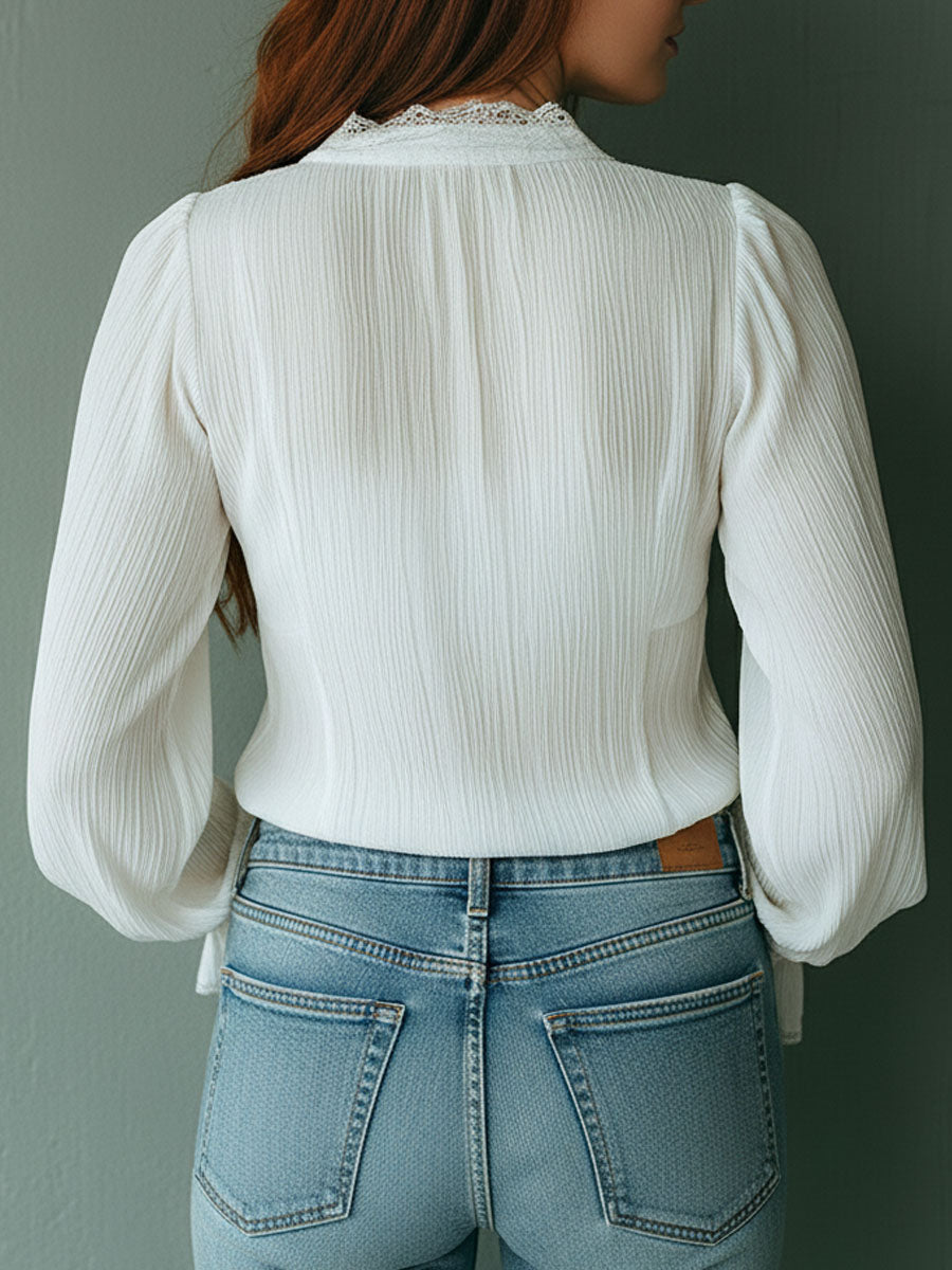 Aitana · Blusa Boho Blanca con Encaje y Volantes