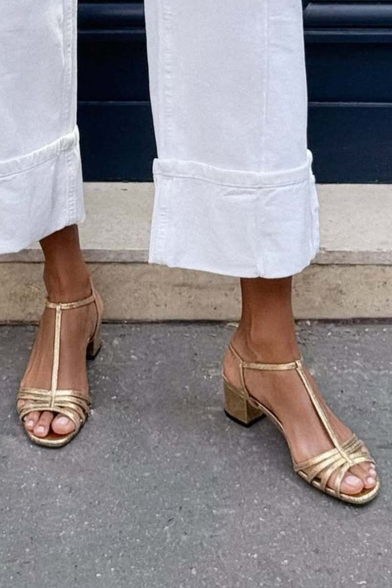 Allegra · Sandalias de Tiras Doradas de Verano