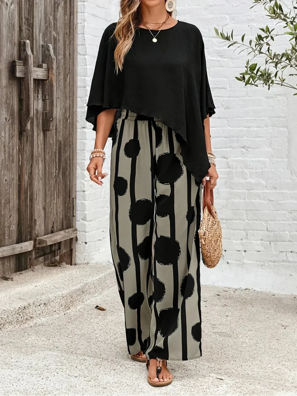 Ágata · Conjunto Capa Asimétrica y Pantalón Ancho Estampado