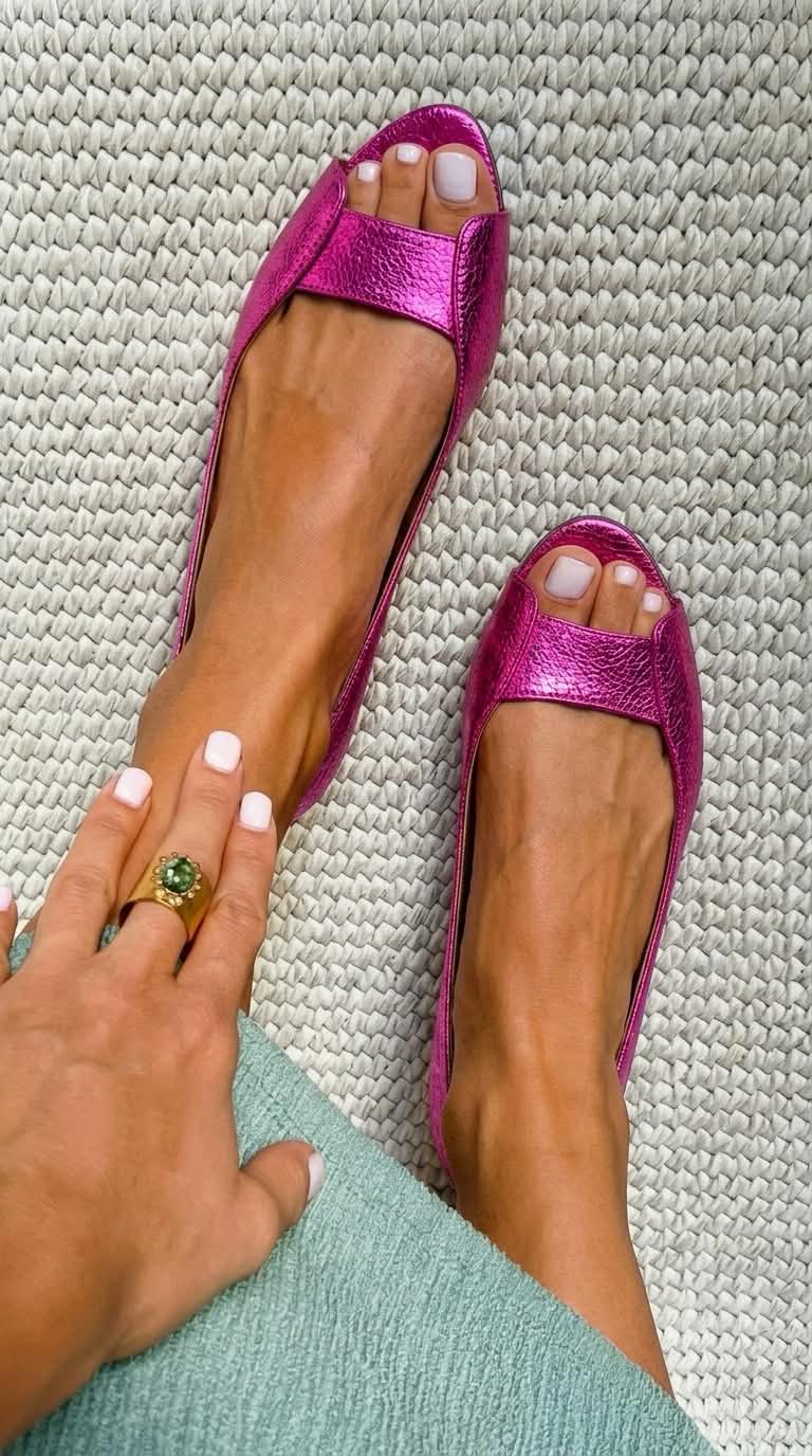 Adelina · Sandalias Doradas Confort Chic
