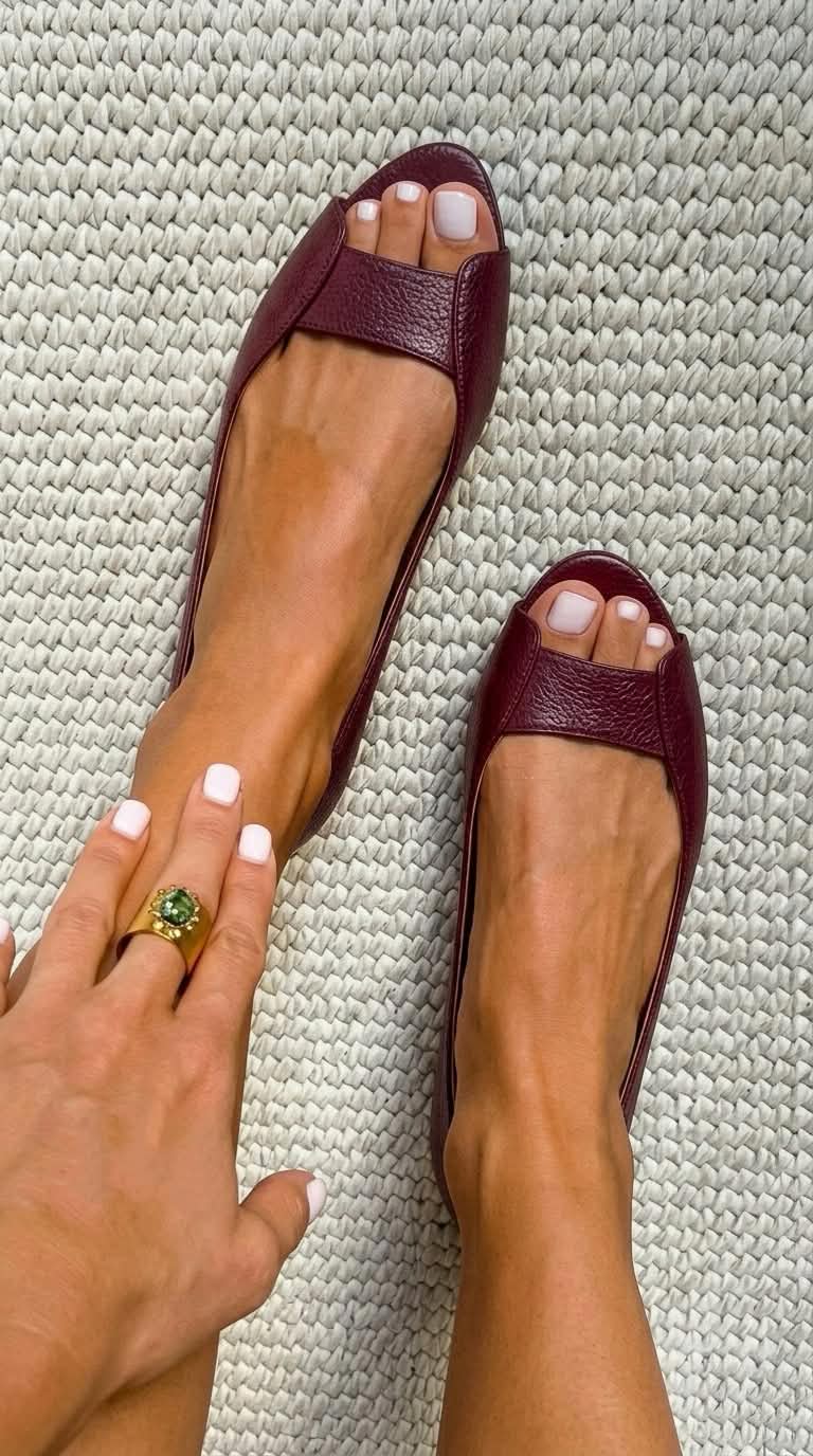Adelina · Sandalias Doradas Confort Chic