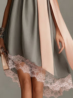 Beatrice · Vestido Mini Gris de Satén con Lazo Rosa y Encaje