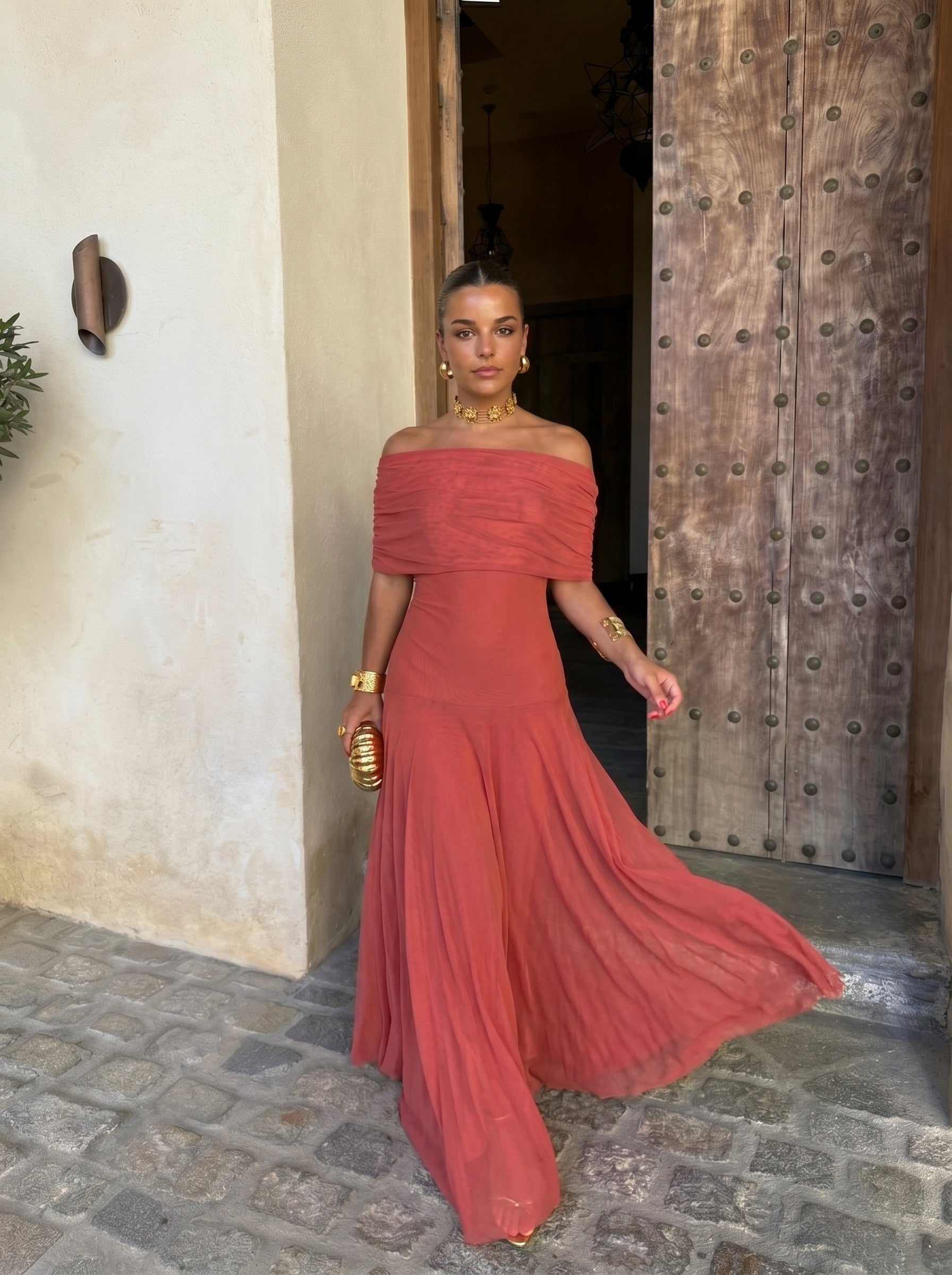 Marcia · Vestido Largo con Hombro Descubierto