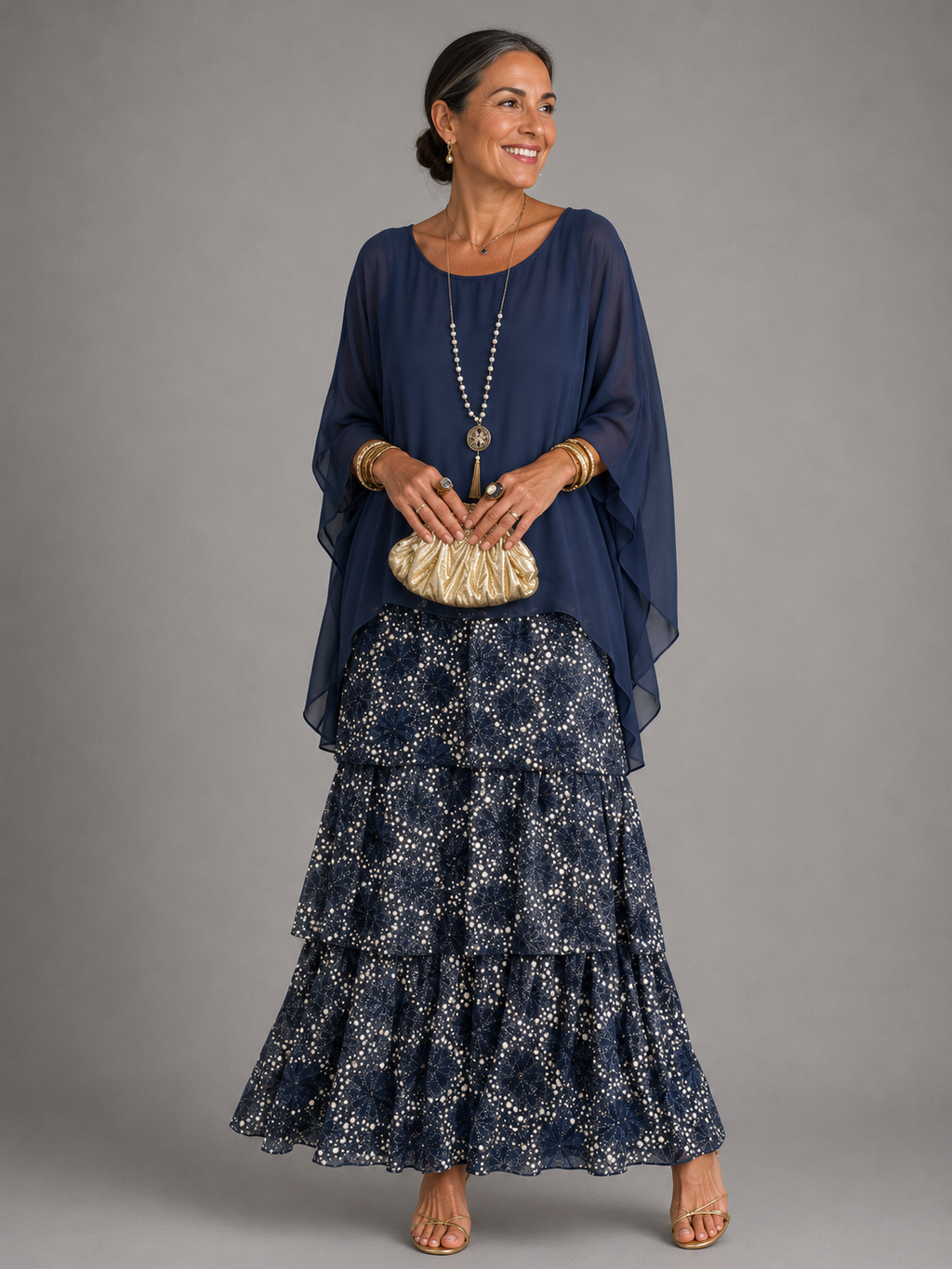 Lara · Vestido Maxi de Gasa con Manga Capa
