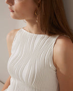 Vestido midi elegante con textura ondulada