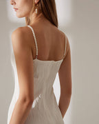 Vestido midi elegante con textura ondulada