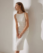 Vestido midi elegante con textura ondulada