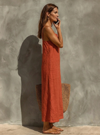 Carmen en rojo · perfil lateral