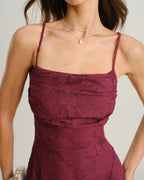 Vestido Maxi Jacquard Burdeos con Espalda Cruzada